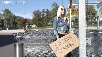 Lara CumKitten Billige Discounter HOBBY HURE Verbotener PUBLIC FREMDFICK vor dem Supermarkt 14.10.18