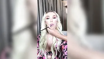 Aubrey Kate onlyfans Final makeup touches2018-03-25