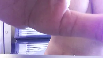 Blondie Fesser onlyfans Putting some cream in the tan shop 2019-08-30