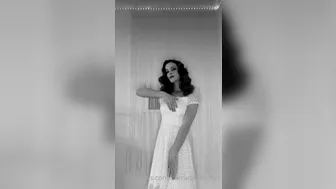 Carrie Emberlyn OnlyFans 20 05 12 23151375 Carrie in the 1930s 606x1078 Video