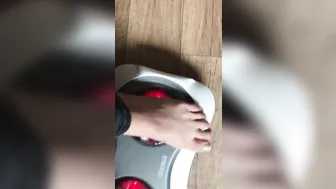 Ella Jolie onlyfans [0199942] Loving this to massage out my sore feet [2017 05 04]