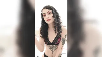 LYDIA BLACK onlyfans 5e60cba20f9abba8ecb14 source