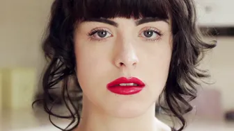 Molly Darling _Gentle Giantess Threatening Vore