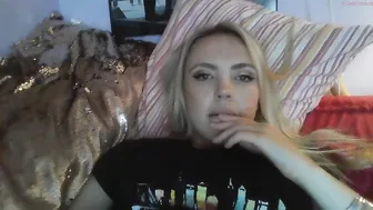 yourbabylynn23 chaturbate teen black-haired chick talks coquettishly on camera