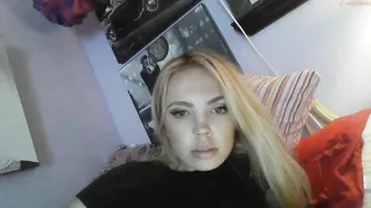 yourbabylynn23 chaturbate Charming blonde hair