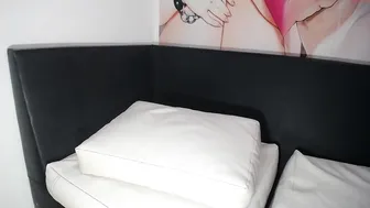 skinny_girls_ chaturbate gorgeous model strips and pulls pussy