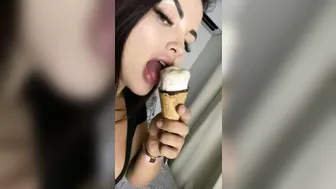 reneegracie 19.11.2019 14480679 Who likes dessert