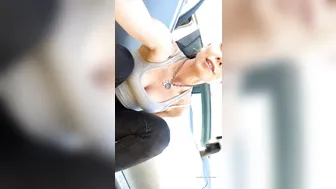 aidrafoxx 11 01 2020 18608236 Peeeeeeeeing somewhere in Wisconsin. Cameo by my sister