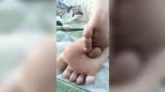 kelllikellly_Here s my nice sweaty soles after my hike feeling_22084475