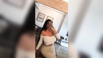 yvonne_bar_In miami_8963658