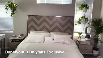 danawolf69 02 04 2020 29099638 Roommates pillowing fighting j