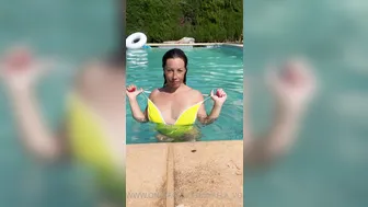 yaela_vonk 03 07 2020 75383721 I love swimming naked Lik