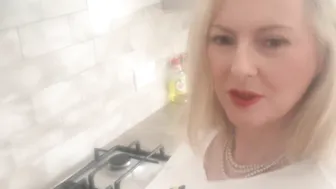 courtesananna 20.04.2020 Fancy a top less afternoon tea chat at 3pm