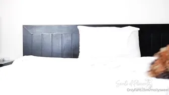 mollysweet 27.10.2020  1 Room service got some dessert for you wanna watch me p