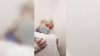 tiffanystarbbw 01.08.2020 Playing with my huge tits in the airplane bathroom.