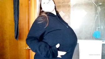 sarahrae 17.03.2020 Do they look smaller in a hoodie