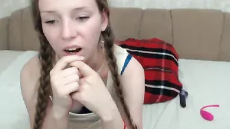 phoebeallen  TOP cam model show 17 April  2