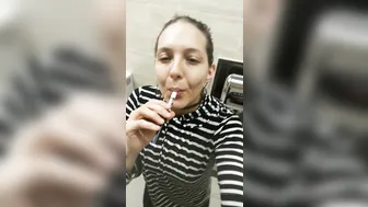 sadieholmes 27.09.2019 Airport bathroom toke tease. I almost