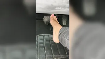 princessofthesoles Driving and having some fun while doing it 4.64.5573