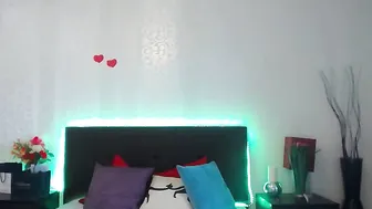 yummyom  Fucks Her Pussy on MFC webcam chat