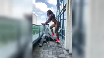 the_liones 4-07-2020-75.63.0873-Keeping this body tight and ri