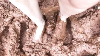 stacysin 8-08-2020-100.82.2639-Sploshing in the mud look at my dirty feet stay till th