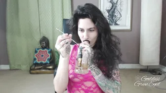 Erin Marie O'Keefe aka Goddess Green Eyed_Goddess Green Eyed dab and booty shake