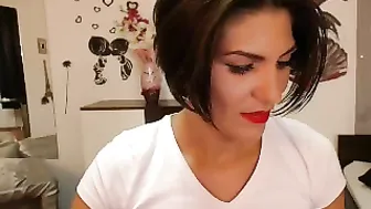 soranaxo  Fingering her clit