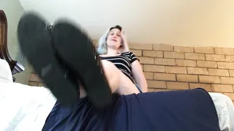 ThiccLouise Shoe Dangling Tickle Talk ManyVids