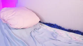 evelissa sweet chick fucks both holes