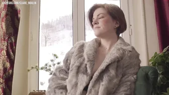 claire_moulin Black haired confused