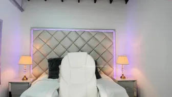 _hannamiller shy babe shows her natural tits