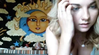 Lilyivy  play with her pink  clit