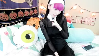 [ManyVids.com] Tweetney ????Nun Loves Spanks And Fisting (1080p)