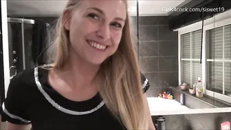 siswet19 aka SiswetLive Getting_Fisted_in_the_BathRoom ManyVids