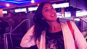 LexiGirlxxx_Lexi-uses-a-Lush-in-Public-wo-Panties