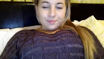 kaliii_jones  fucking her pussy on webcam