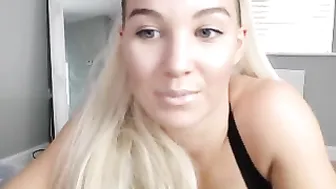 amberjade_uk  Very deep vagina webcam show