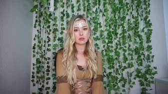 Mystie Mae Elf Freezes You and Sucks Your Cock ManyVids (1)