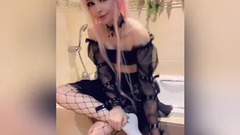 Belle Delphine onlyfans 01 08 2020 Bath Time (1)