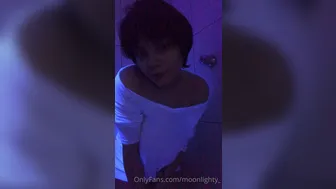 moonlighty_ 18 11.2020  0 White clothes black light shower