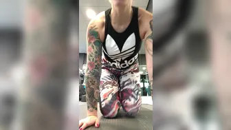 ava_austen 14 01 2018 6.28.0342 Streeeeetch at the gym