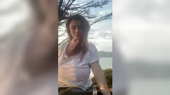 Lolo Savo Beach Drop (25fps) (720p HD)