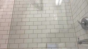 Ella Hollywood _OnlyfansHaving some fun in the bathroom and playing with my new glass...(21.11.2019)