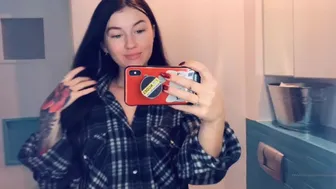 xmishacrossx 25 01 2020 showing you my pussy while the family gathering takes