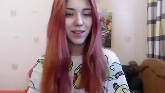 hottykissy33  touches her wet clitor