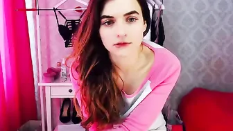 frangi_pani  Spreads Her Legs for fingering