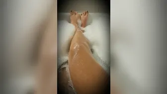 Elicia Solis Foot Worship video in bubble bath