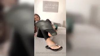 Daddy Destiny onlyfans Flip flop play