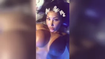 August Taylor onlyfans 17 09 12 543001 Tanning dees titiesssss 540x960